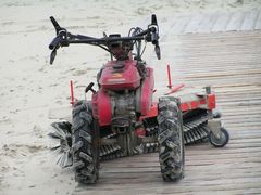 Kehrmaschine am Strand von Langeoog - 2006