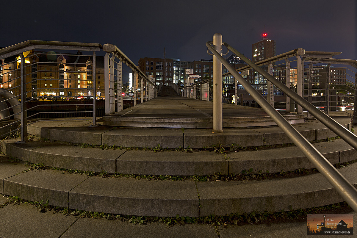 Kehrwiedersteg-Brücke - Blickrichtung Speicherstadt