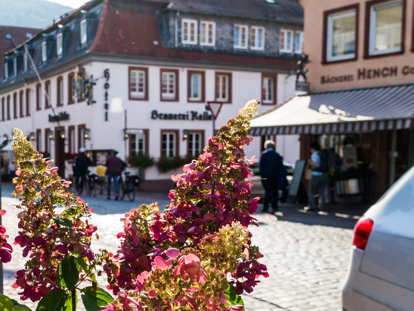 Kein Blick würdigt die schönen Blumen...