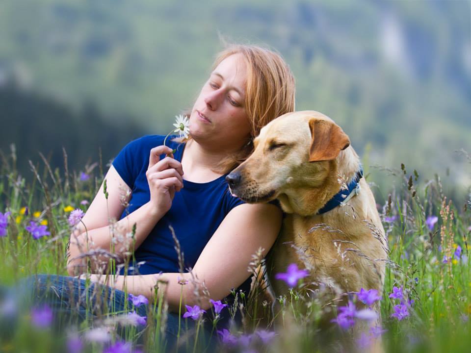 Kein Blümchen zeigt die Liebe, wie ein Hund!