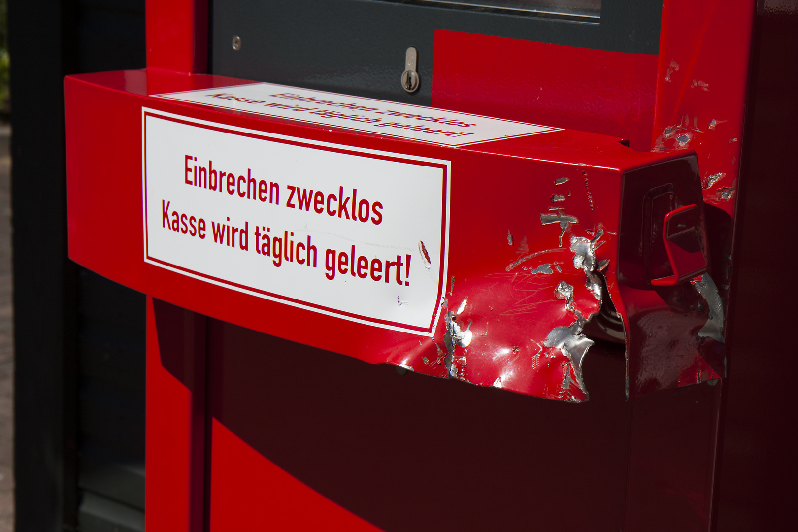 Kein Geld - und lesen kann er auch nicht...