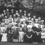 Kein Klassenfoto - die ganze Schule 1924