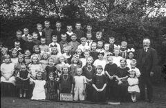 Kein Klassenfoto - die ganze Schule 1924