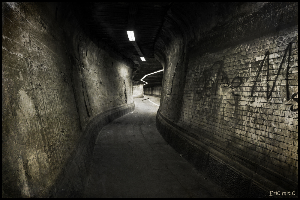 Kein Licht am Ende des Tunnels Das Ende des MatenaTunnels? Foto & Bild industrie und