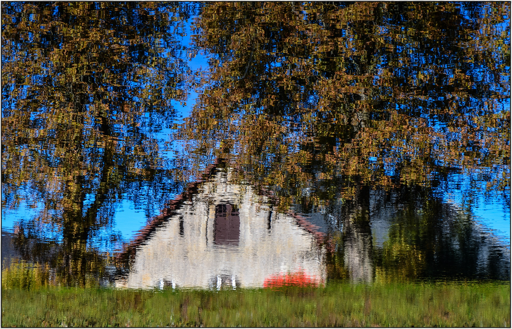 Kein Luftschloss, aber auf Wasser gebaut  ;--))