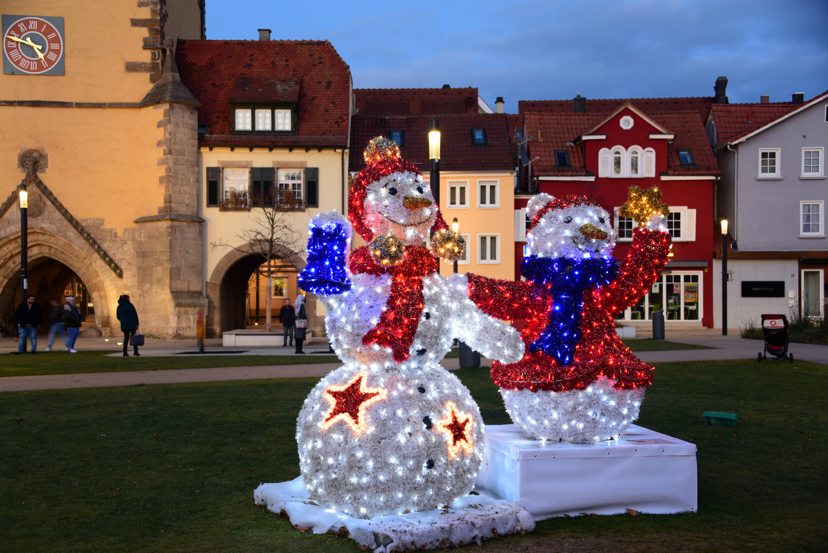 Kein Schnee, künstlich mit LED Licht geht wohl auch