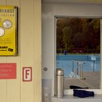 Kein Schwimmwetter in Europas größtem "Einbeckenbad". Text lesen.