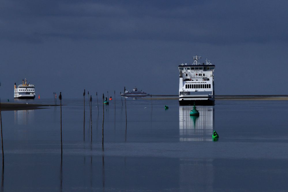 Keine Handbreit Wasser unterm Kiel von Wolfgang Grösslinger