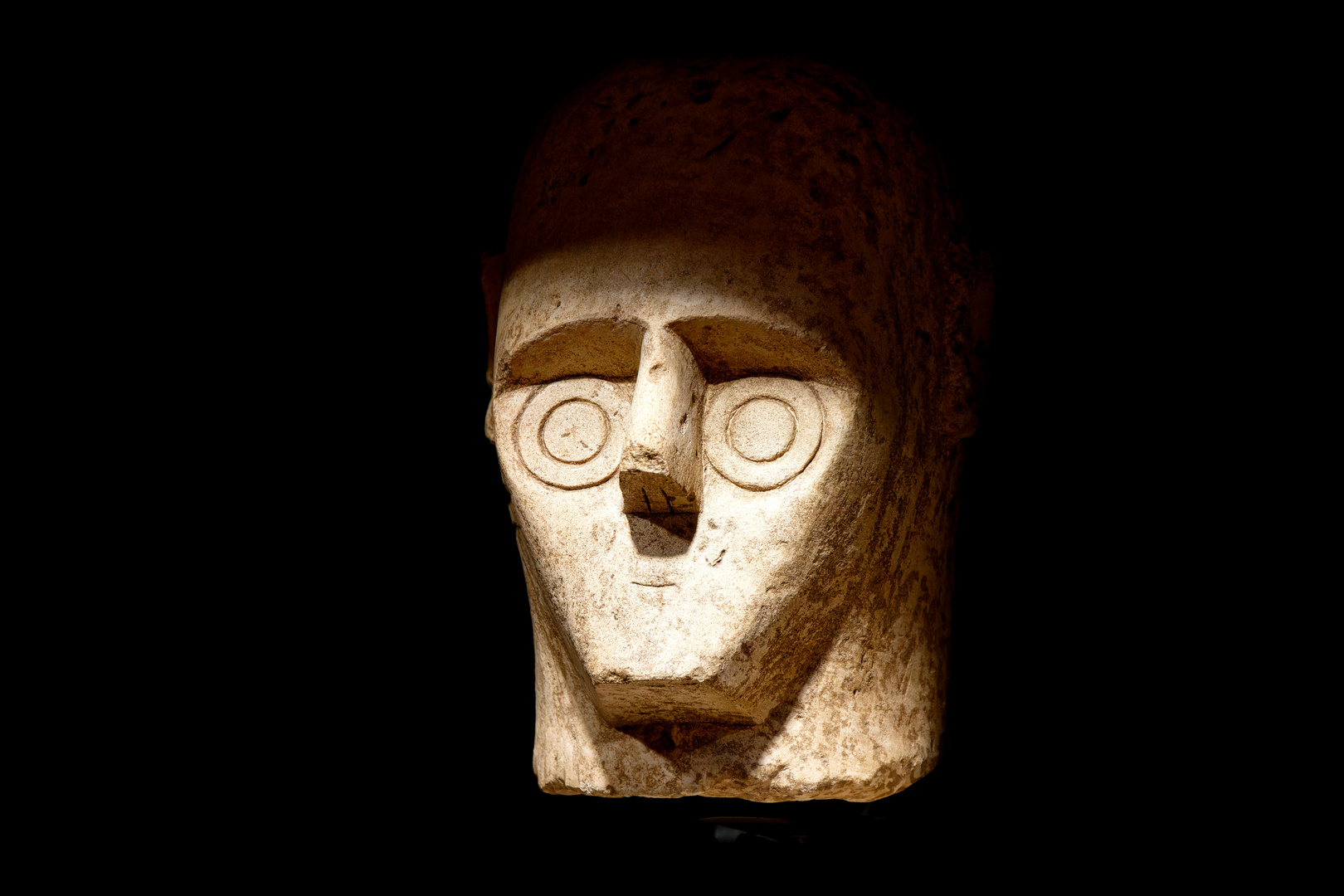 keine Roboterabbildung, sondern eine nuraghische Skulptur aus der Bronzezeit
