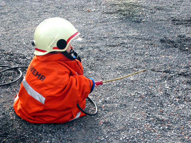 keiner zu klein ein Feuerwehrmann zu sein