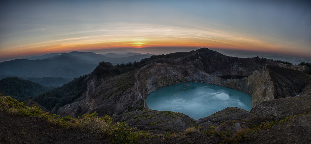 Kelimutu: turquois meets black