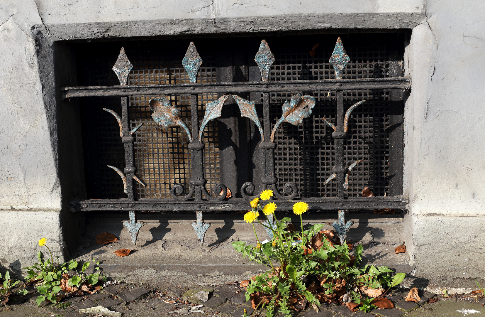 Kellerfenster Foto & Bild | architektur, lost places, duisburg Bilder