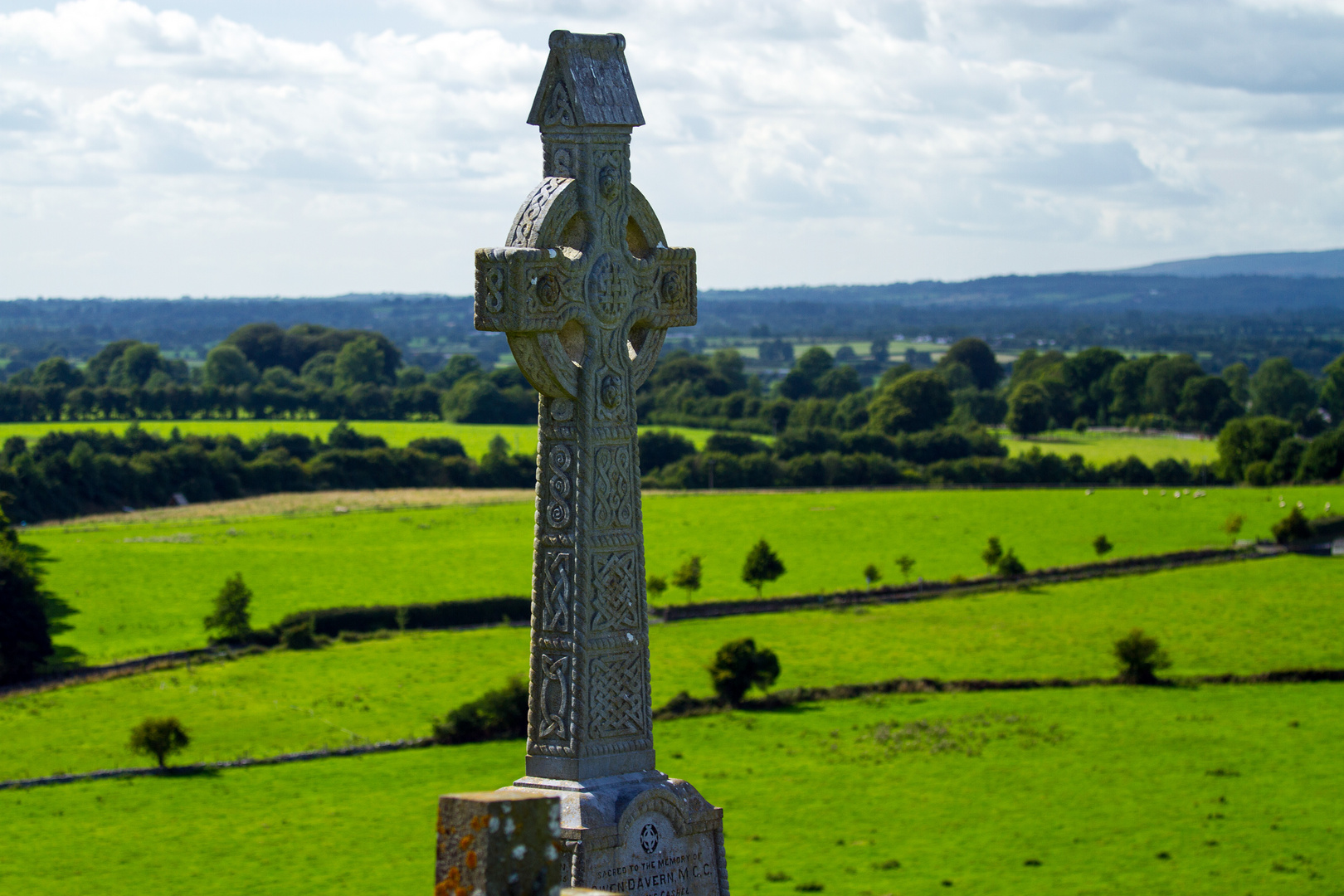 Keltenkreuz mit Landschaft