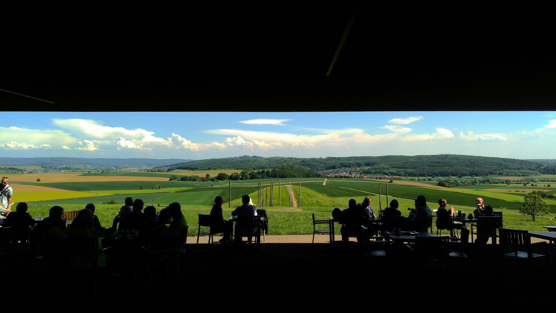 Keltenwelt am Glauberg - Ausblick vom Museum auf den Grabhügel