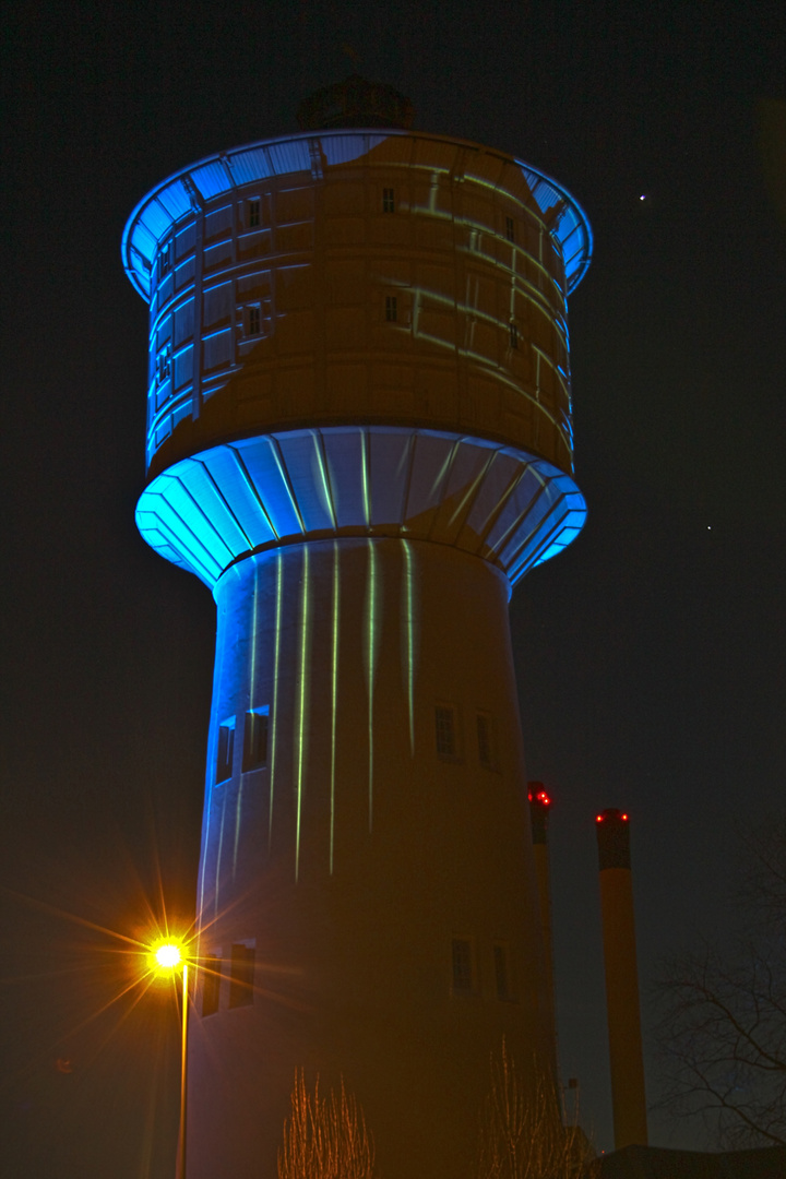 "Kelvin" - Wasserturm in Neumünster mit zwei Planeten