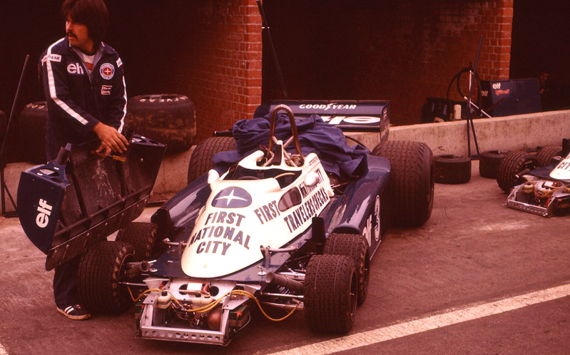 Ken Tyrrells 6.Rad F.1 Fassziniernde Technik. Hier auf Regenreifen a.d.Boxen. Zolder/B.