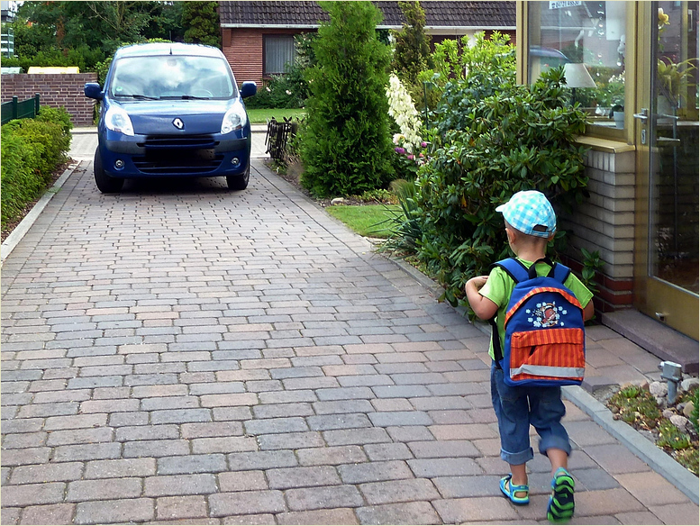 Kenan auf dem Weg zum Strand