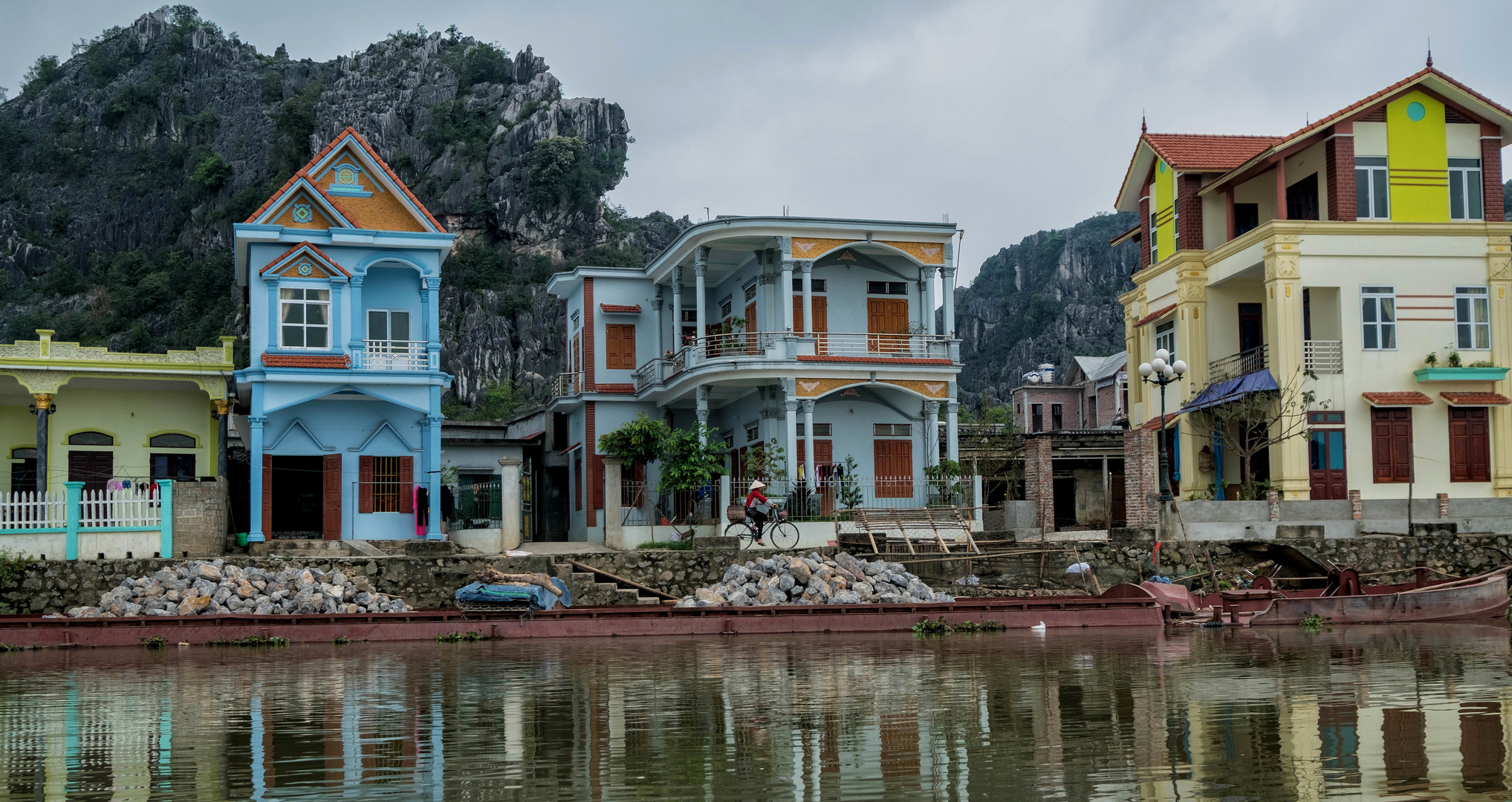 Kenh Ga floating village