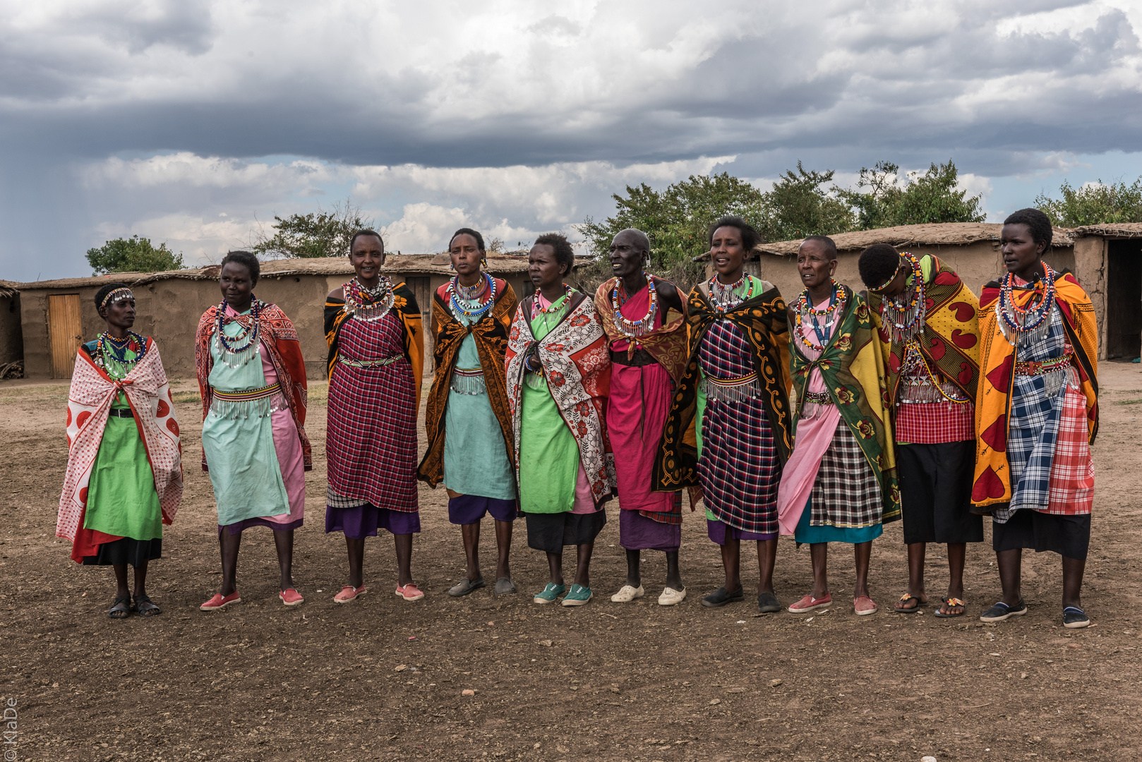 Kenia - Masai Mara - Massai - Tanz der Frauen