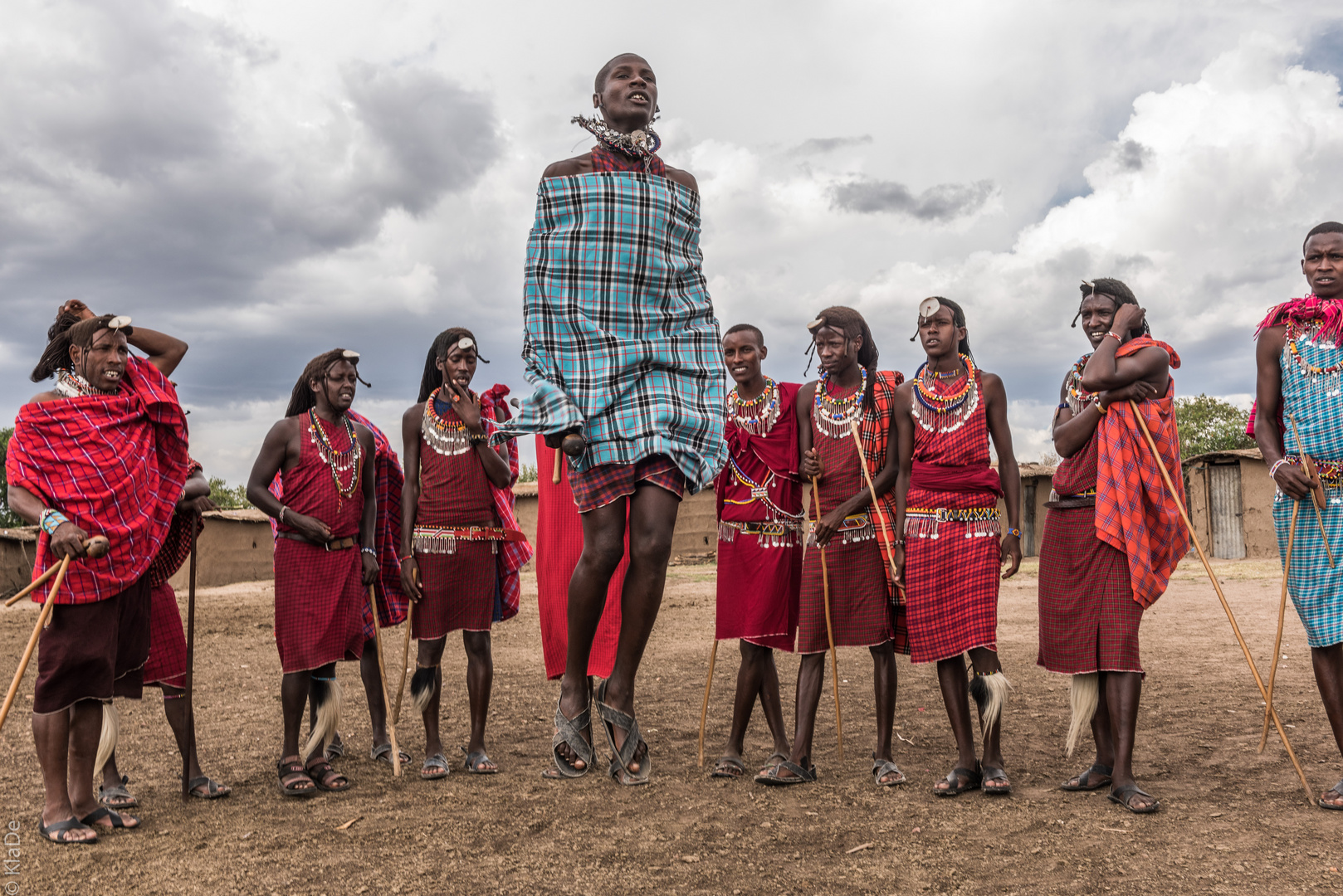 Kenia - Masai Mara - Massai - Tanz der jungen Krieger