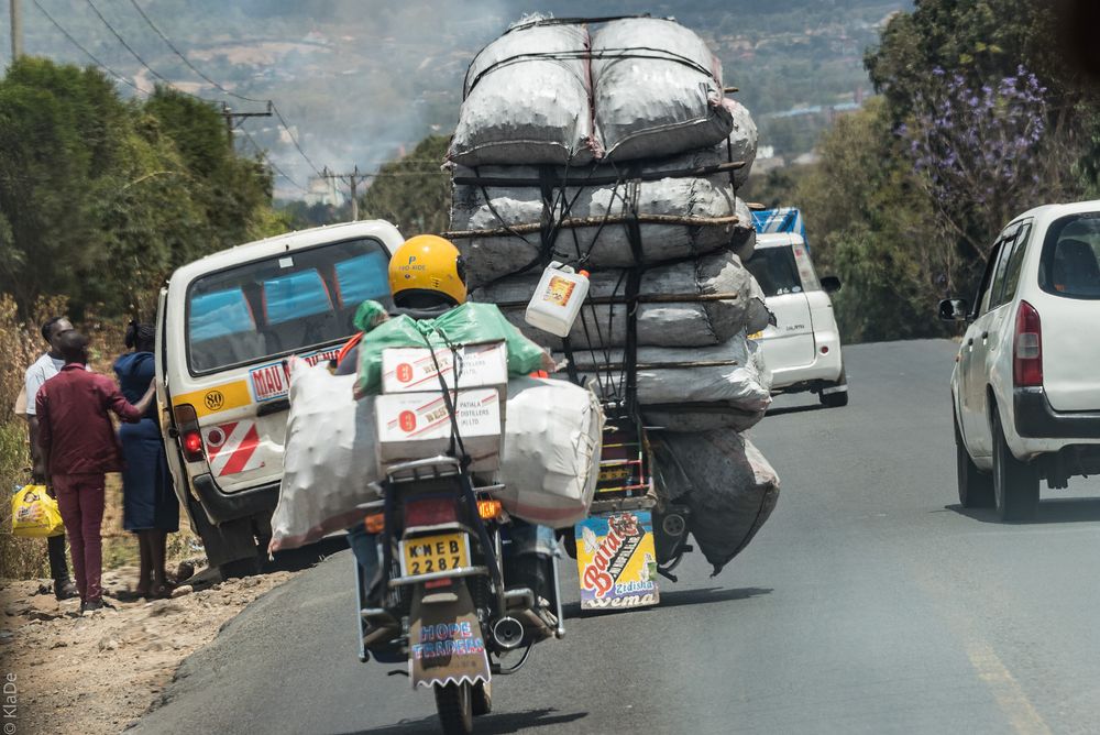 Kenia - Schwerlast-Transporter