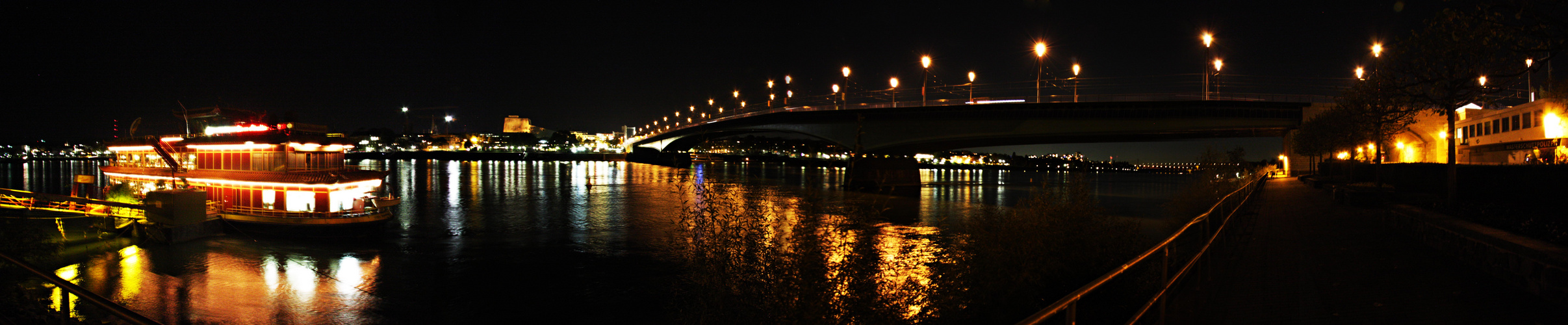 Kennedybrücke Bonn bei Nacht