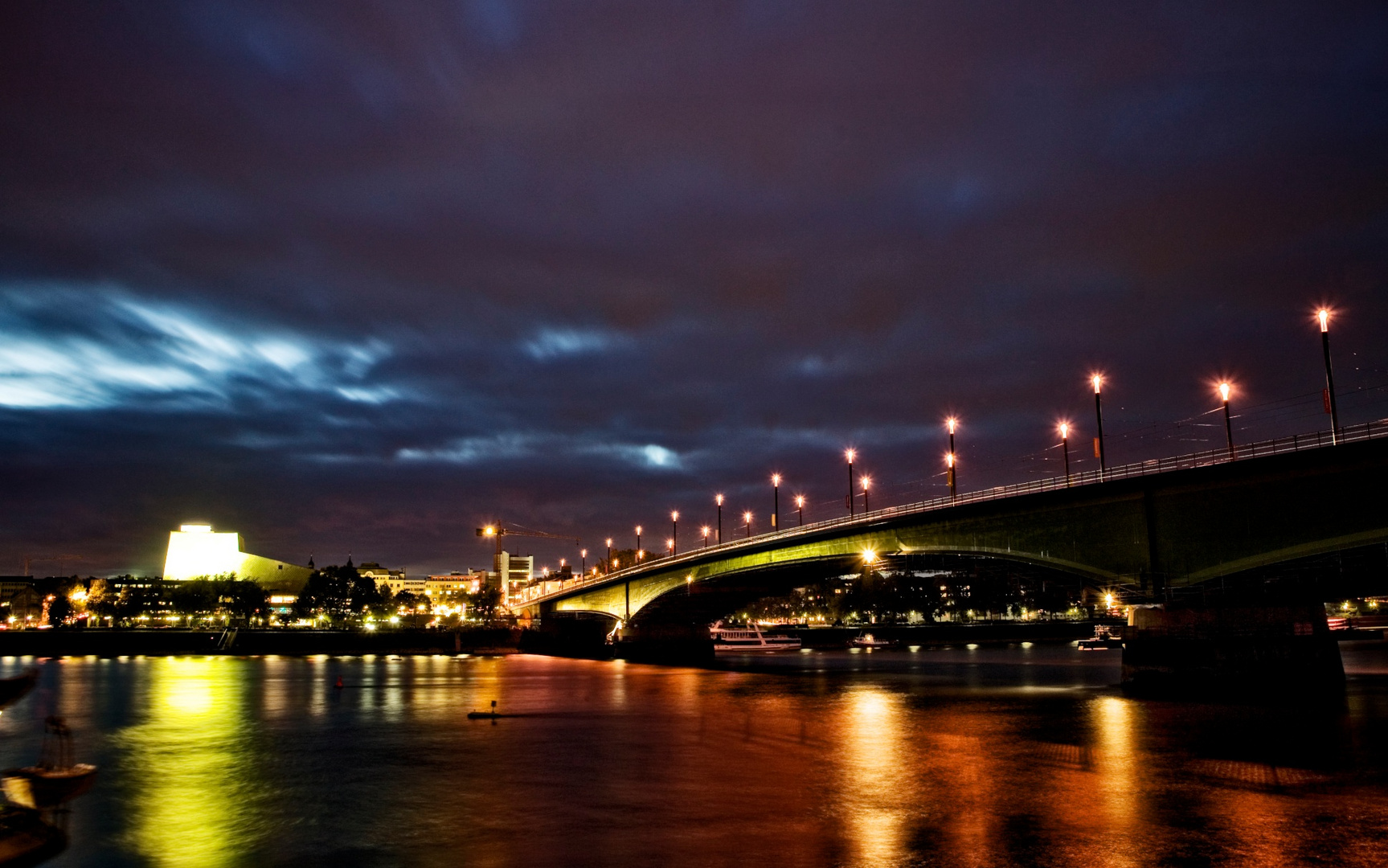 Kennedybrücke und Oper Bonn