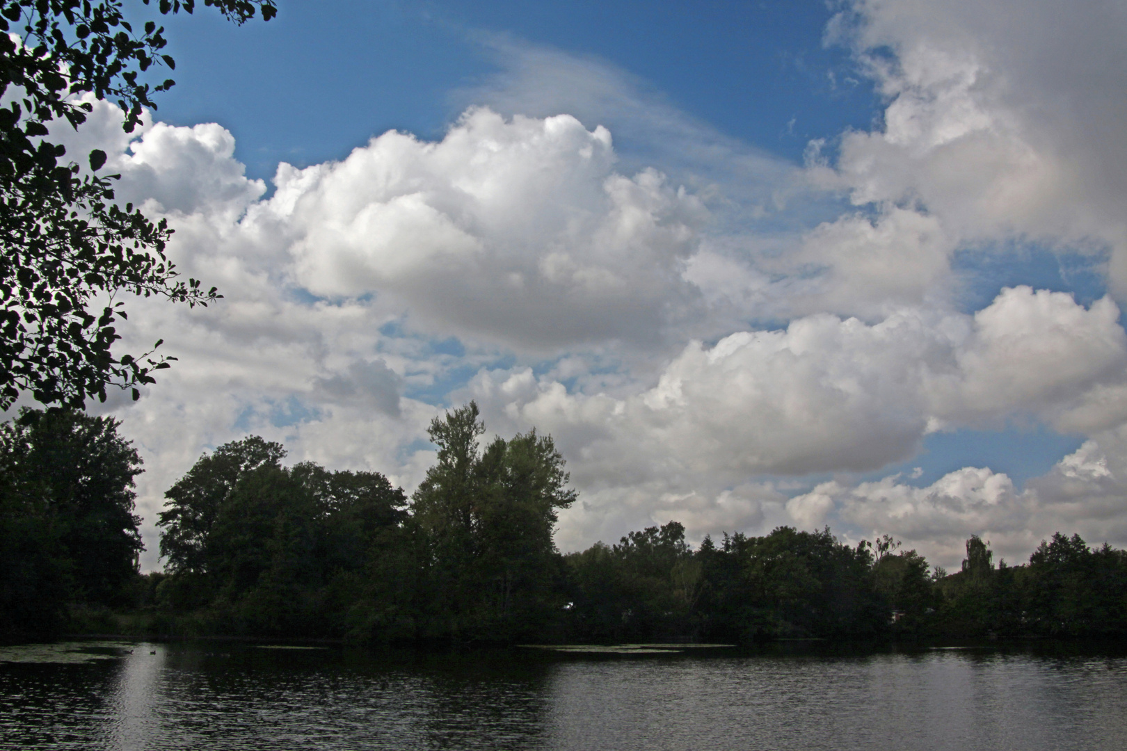 Kennelteich mit Wolken