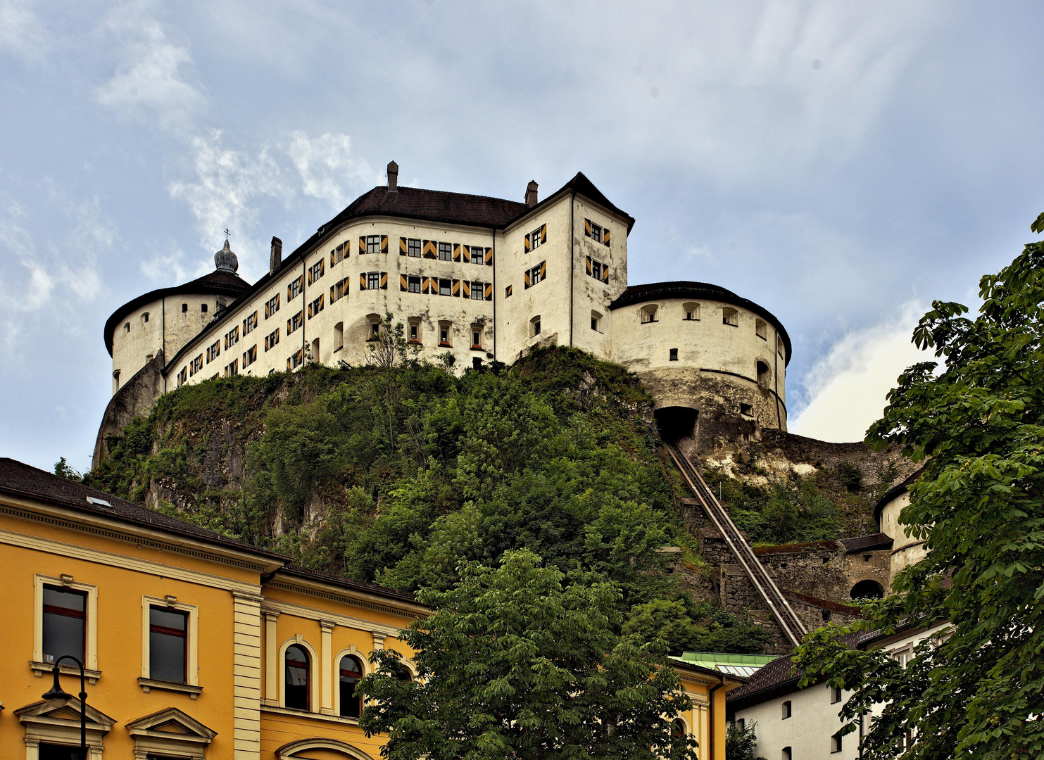 kennst du die Perle Tirol,s.......Burg oberhalb von Kufstein 