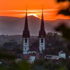 Kenzinger Zwillingstürme und die Hochkönigsburg im Sonnenuntergang