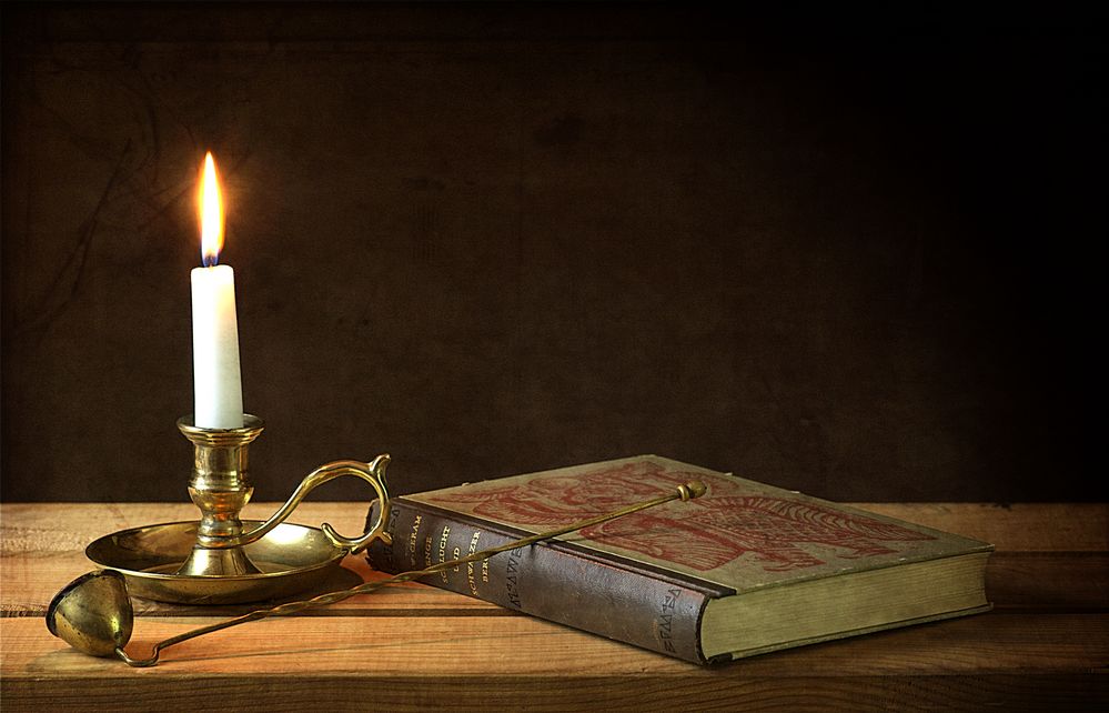 Kerze mit Buch Foto & Bild | stillleben, stillleben "alter meister