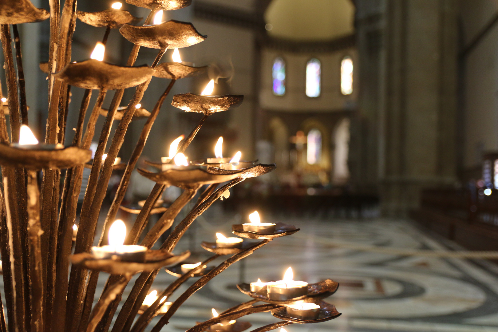 Kerzen in der Kathedrale in Florenz