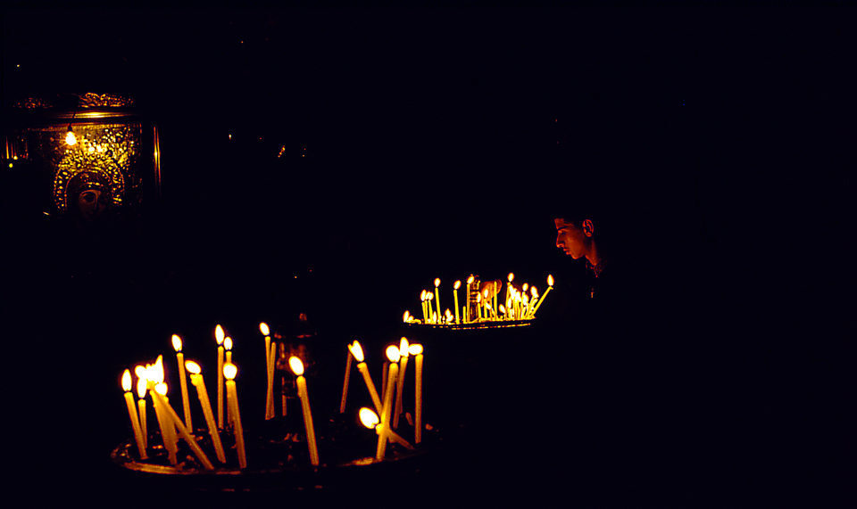Kerzen zu Weihnachten in der kirche von Bethlehem