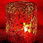 Kerzenlicht hinter Buntglas 2
