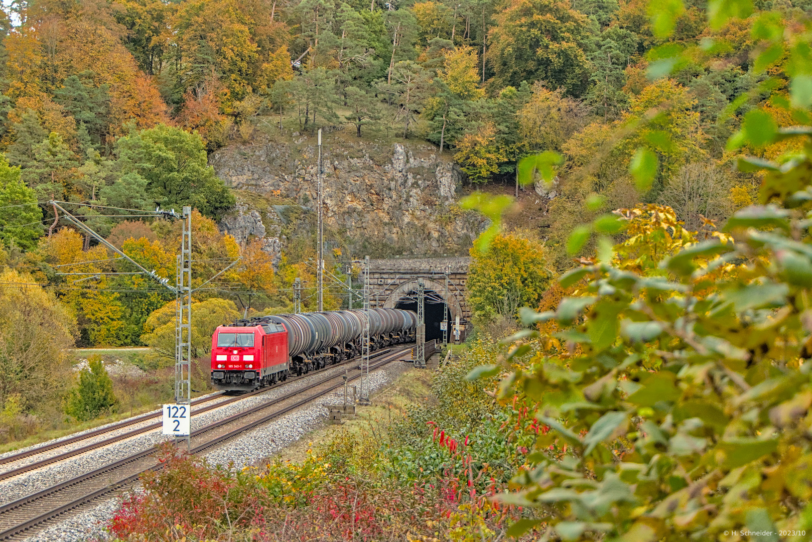 Kesselzug verläßt Eßlinger-Tunnel