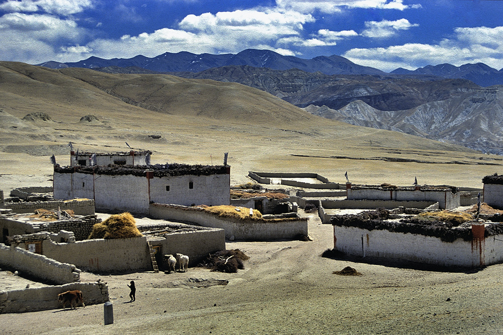 Ketchen village close to Mustang city