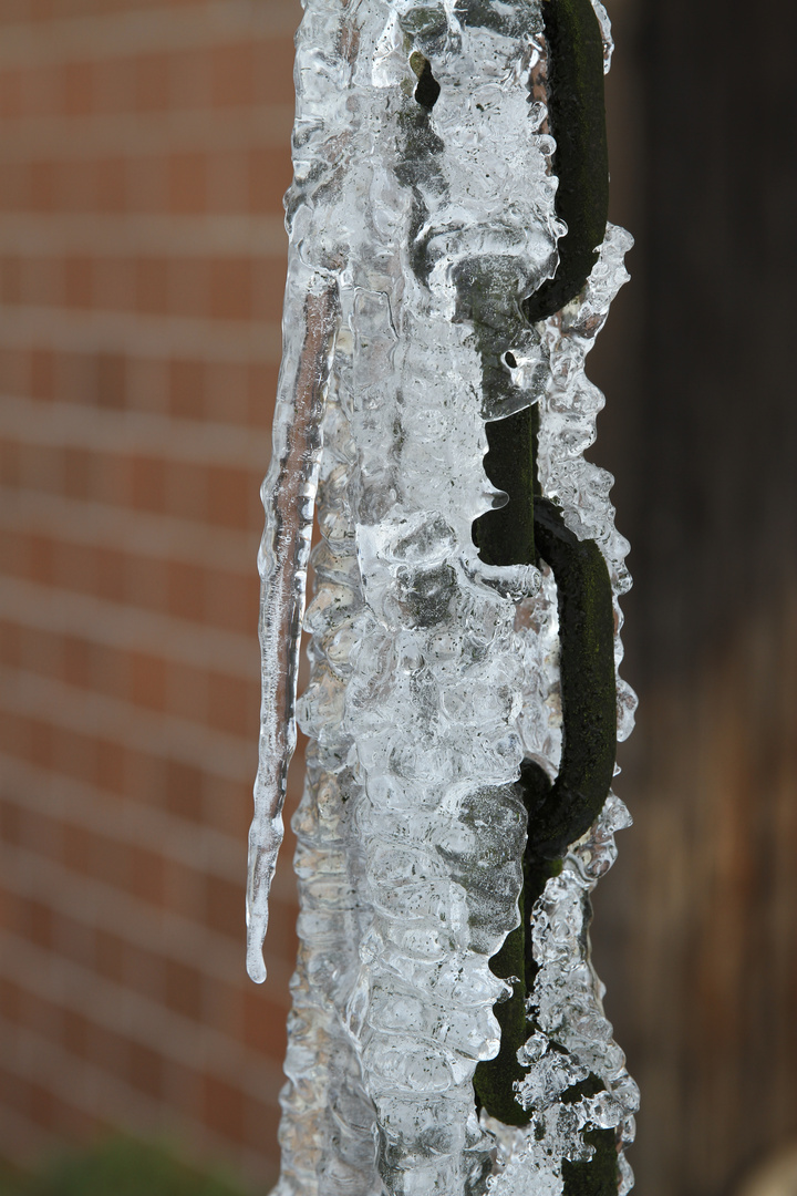 kette mit statischen tropfen