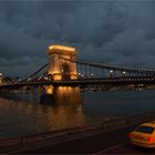 Kettenbrücke am Abend