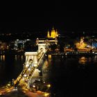 Kettenbrücke bei Nacht