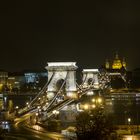 Kettenbrücke bei Nacht