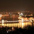 Kettenbrücke bei Nacht