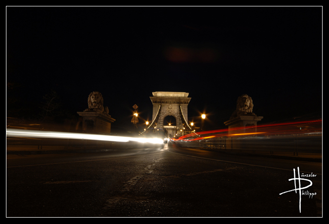 Kettenbrücke bei Nacht