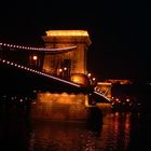 Kettenbrücke in Budapest bei Nacht