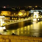 Kettenbrücke in Budapest bei Nacht