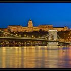 Kettenbrücke mit Burgpalast