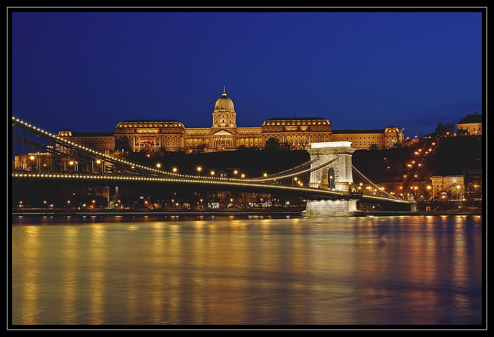 Kettenbrücke mit Burgpalast Version2