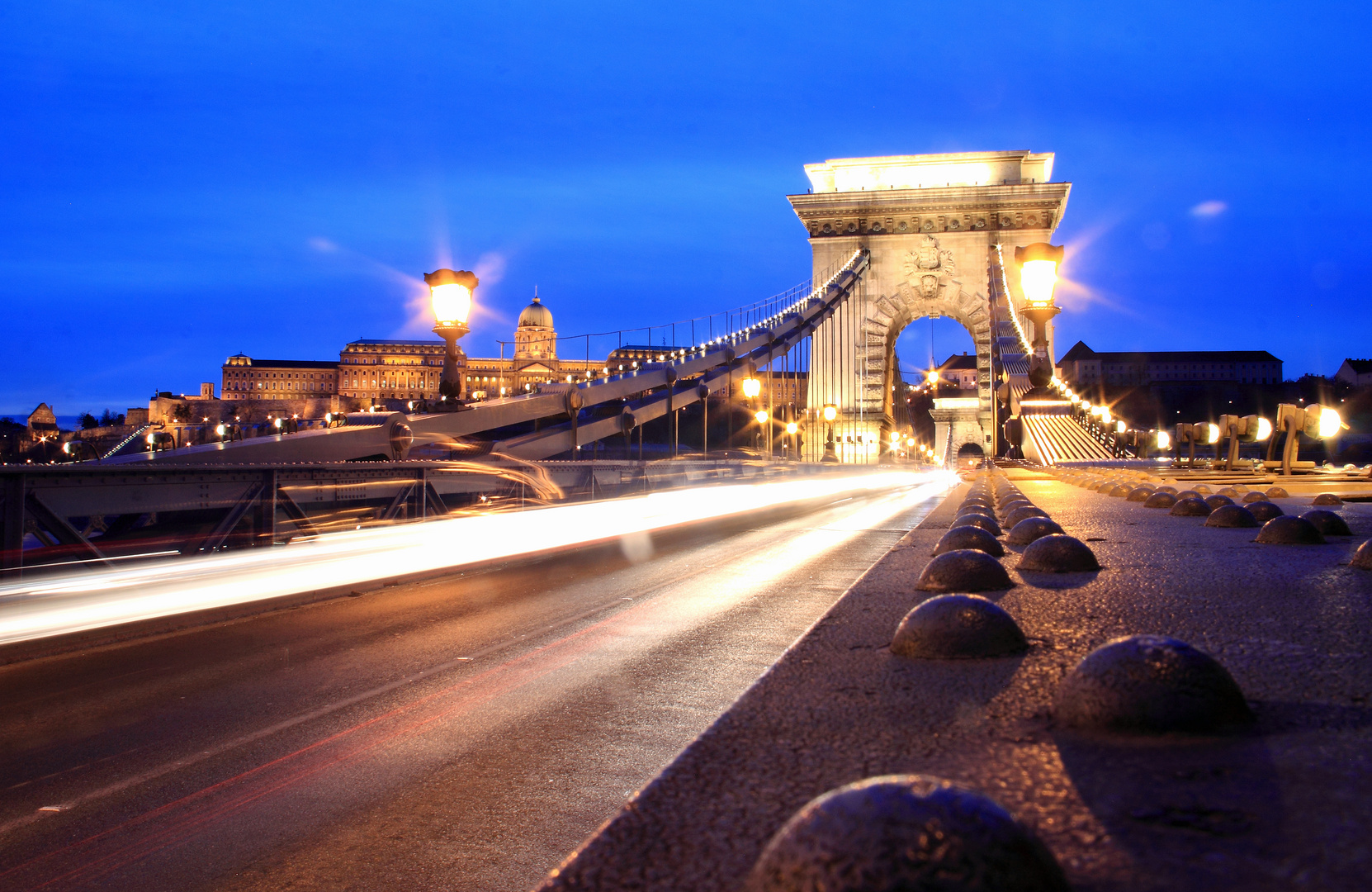 Kettenbrücke über der Donau in Budapest