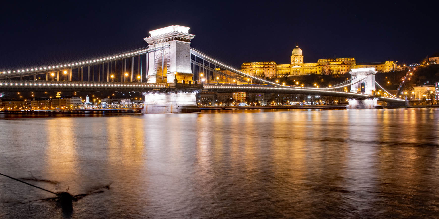 Kettenbrücke über die Donau