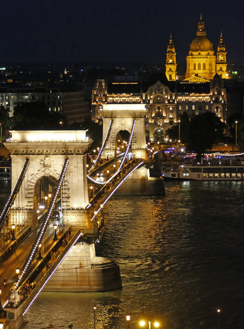 Kettenbrücke und St. Stephans Basilika