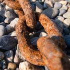 Kettenglieder am Kiesstrand